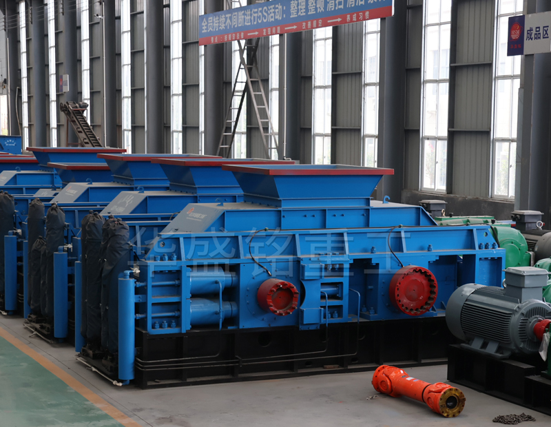 數(shù)控全自動全液壓對輥制砂機(jī)多少錢？如何選擇制砂設(shè)備廠家？