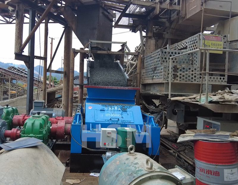 河卵石對(duì)輥制砂機(jī)多少錢(qián)一臺(tái)？