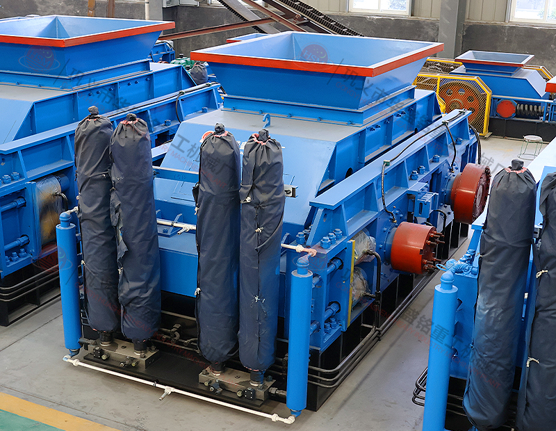 大型液壓對輥制砂機每小時出多少噸沙子？多少錢一臺？